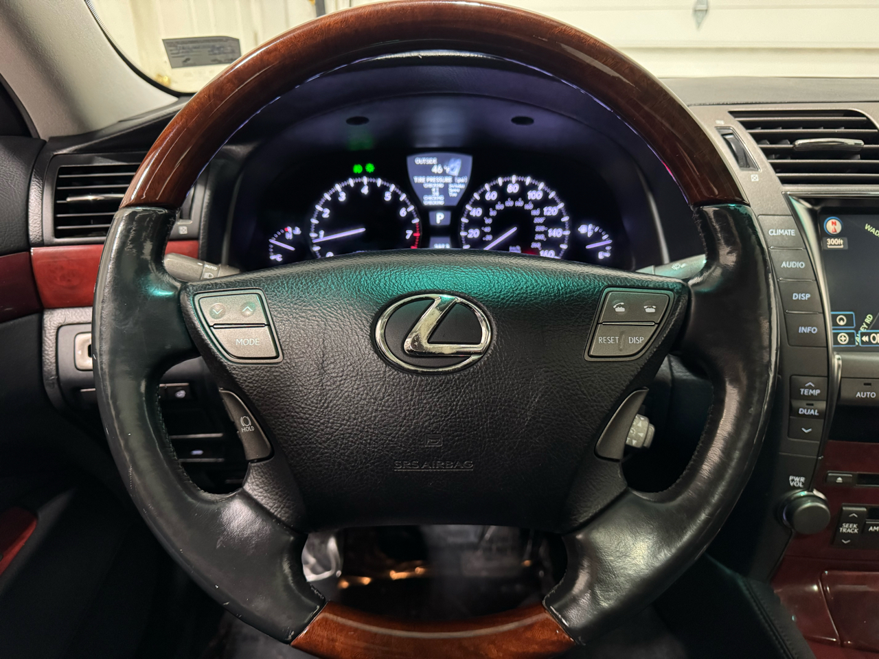 Lexus LS 460 Luxury Sedan AWD 2009