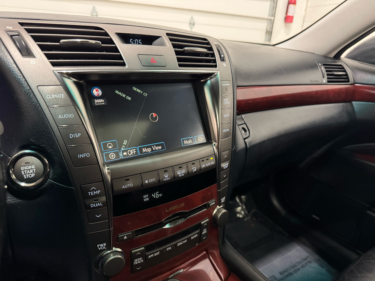 Lexus LS 460 Luxury Sedan AWD 2009