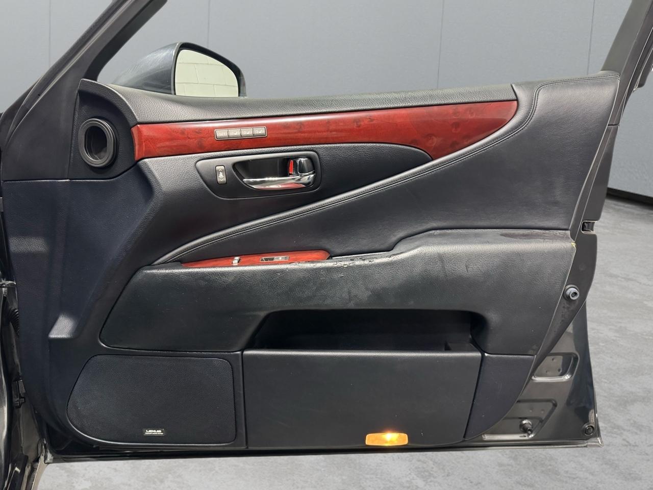 Lexus LS 460 Luxury Sedan AWD 2009