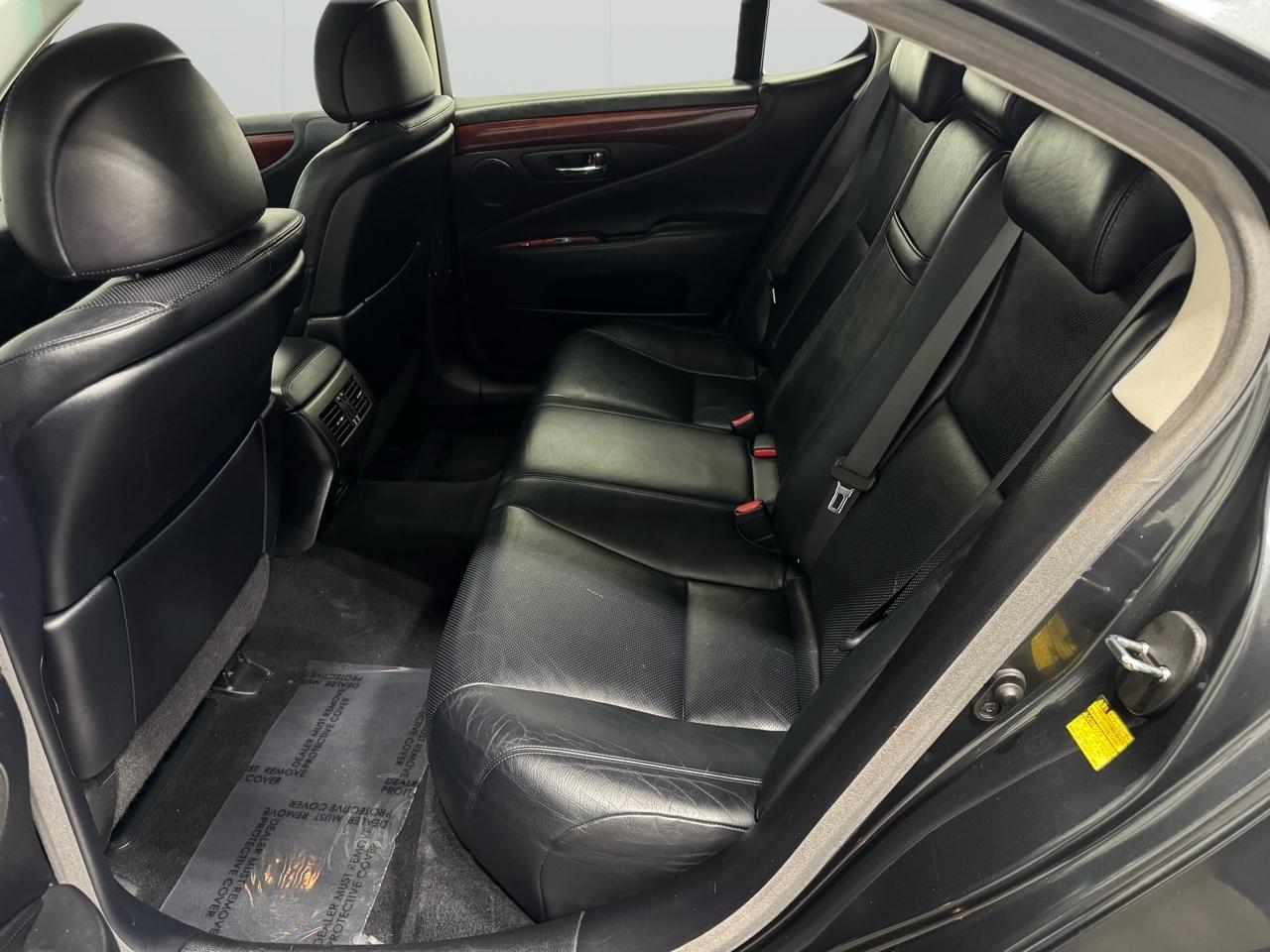 Lexus LS 460 Luxury Sedan AWD 2009