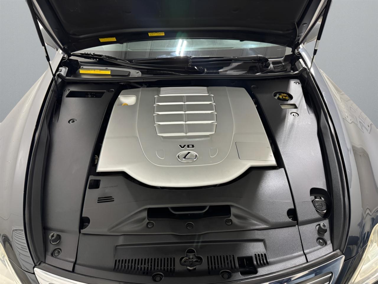 Lexus LS 460 Luxury Sedan AWD 2009