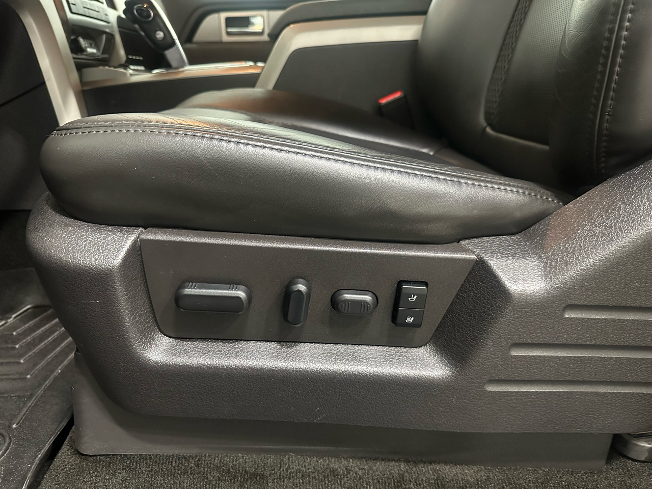 Ford F-150 SVT Raptor SuperCab 5.5-ft. Bed 4WD 2011