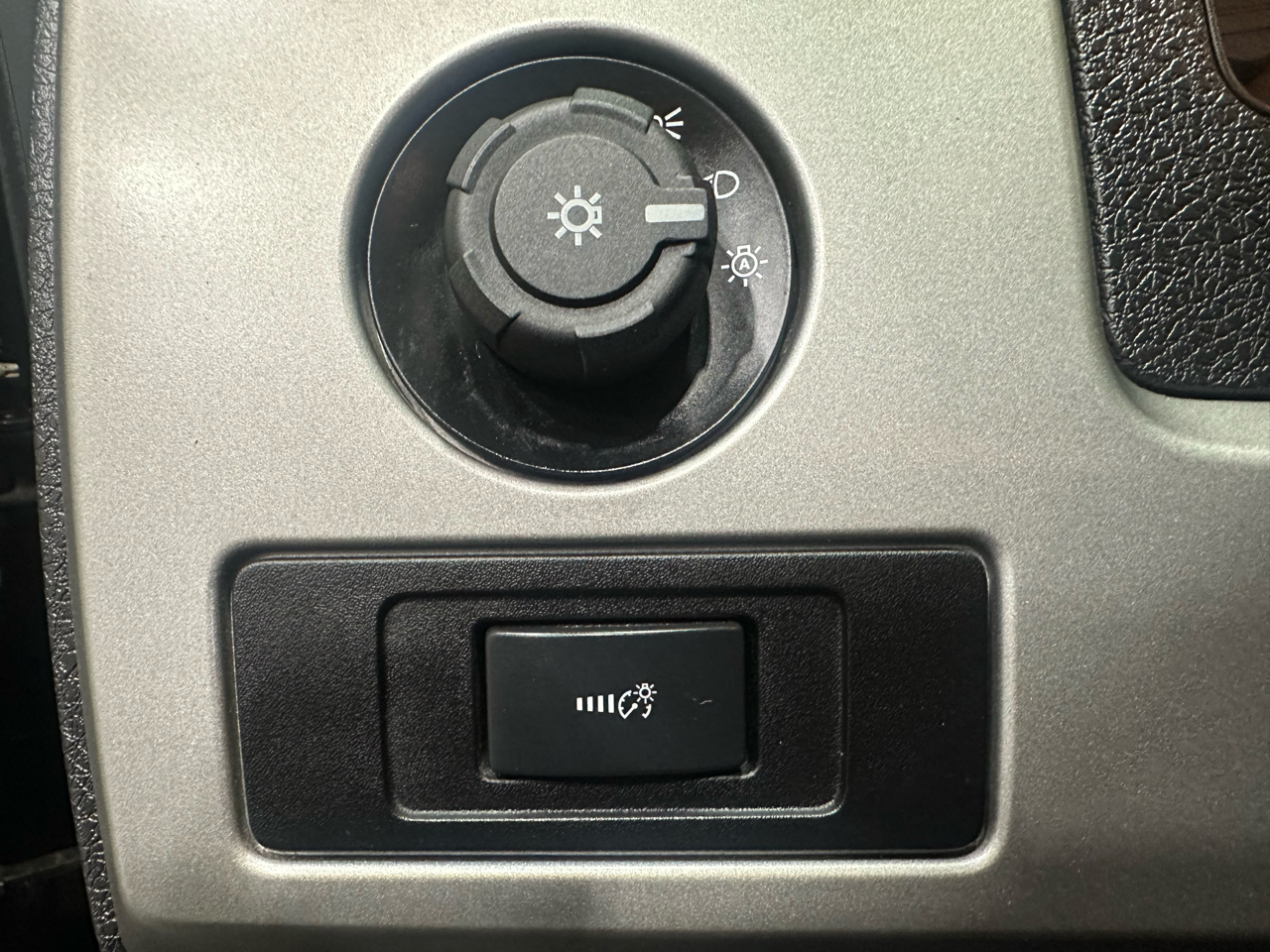 Ford F-150 SVT Raptor SuperCab 5.5-ft. Bed 4WD 2011