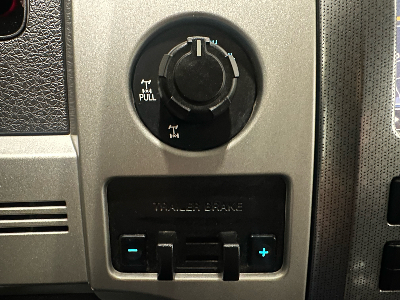 Ford F-150 SVT Raptor SuperCab 5.5-ft. Bed 4WD 2011