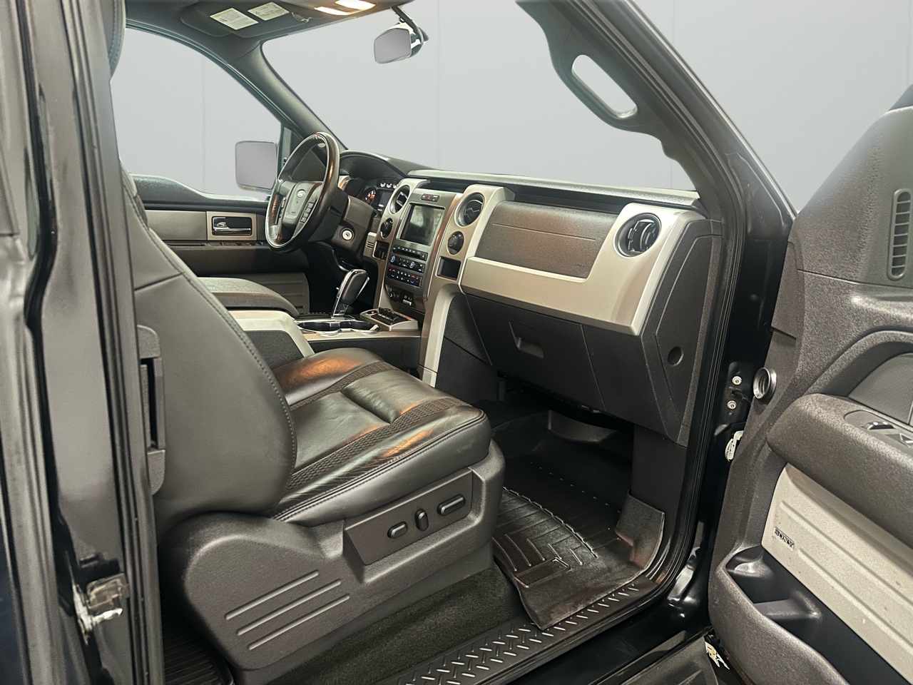 Ford F-150 SVT Raptor SuperCab 5.5-ft. Bed 4WD 2011