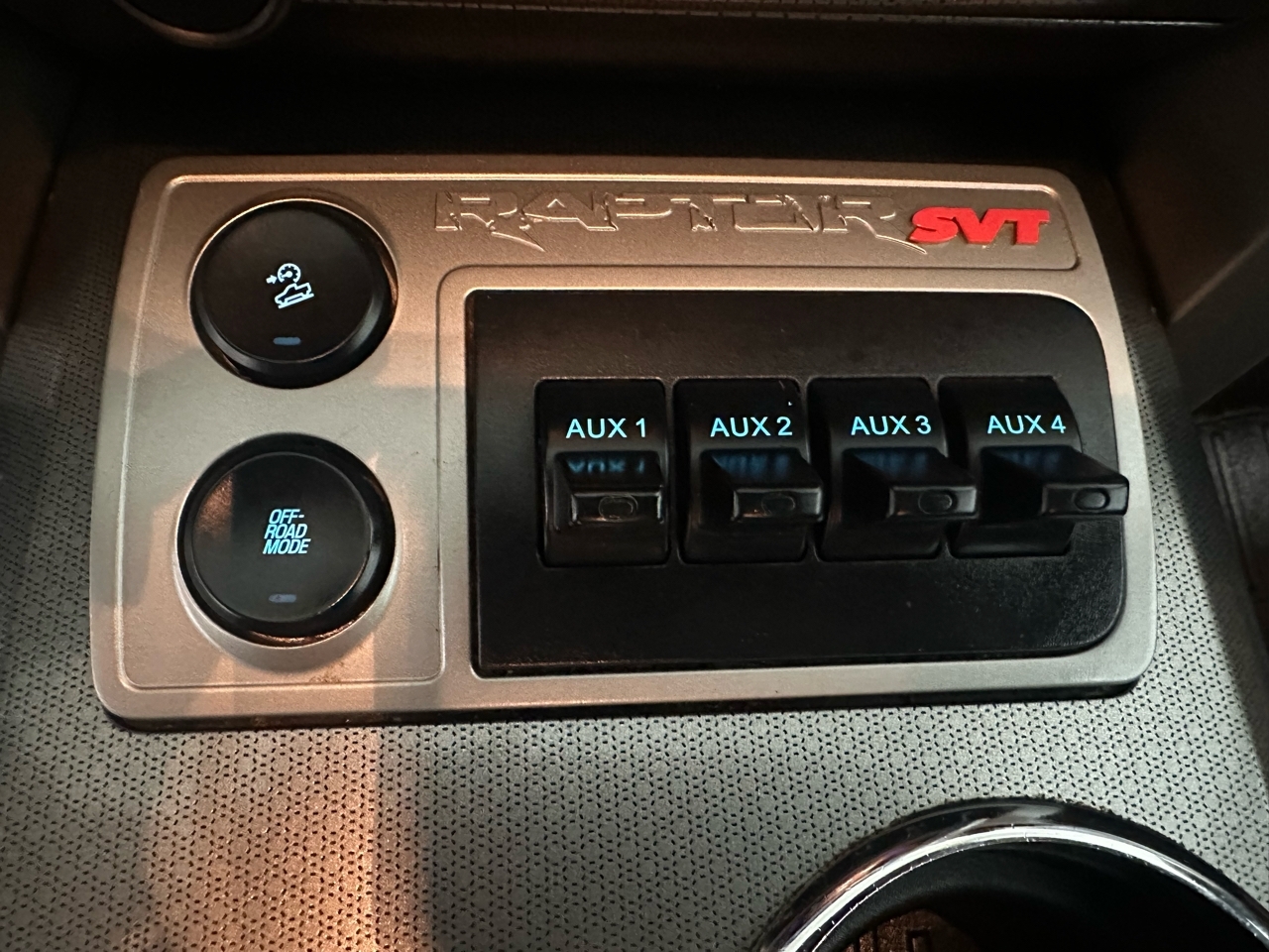 Ford F-150 SVT Raptor SuperCab 5.5-ft. Bed 4WD 2011