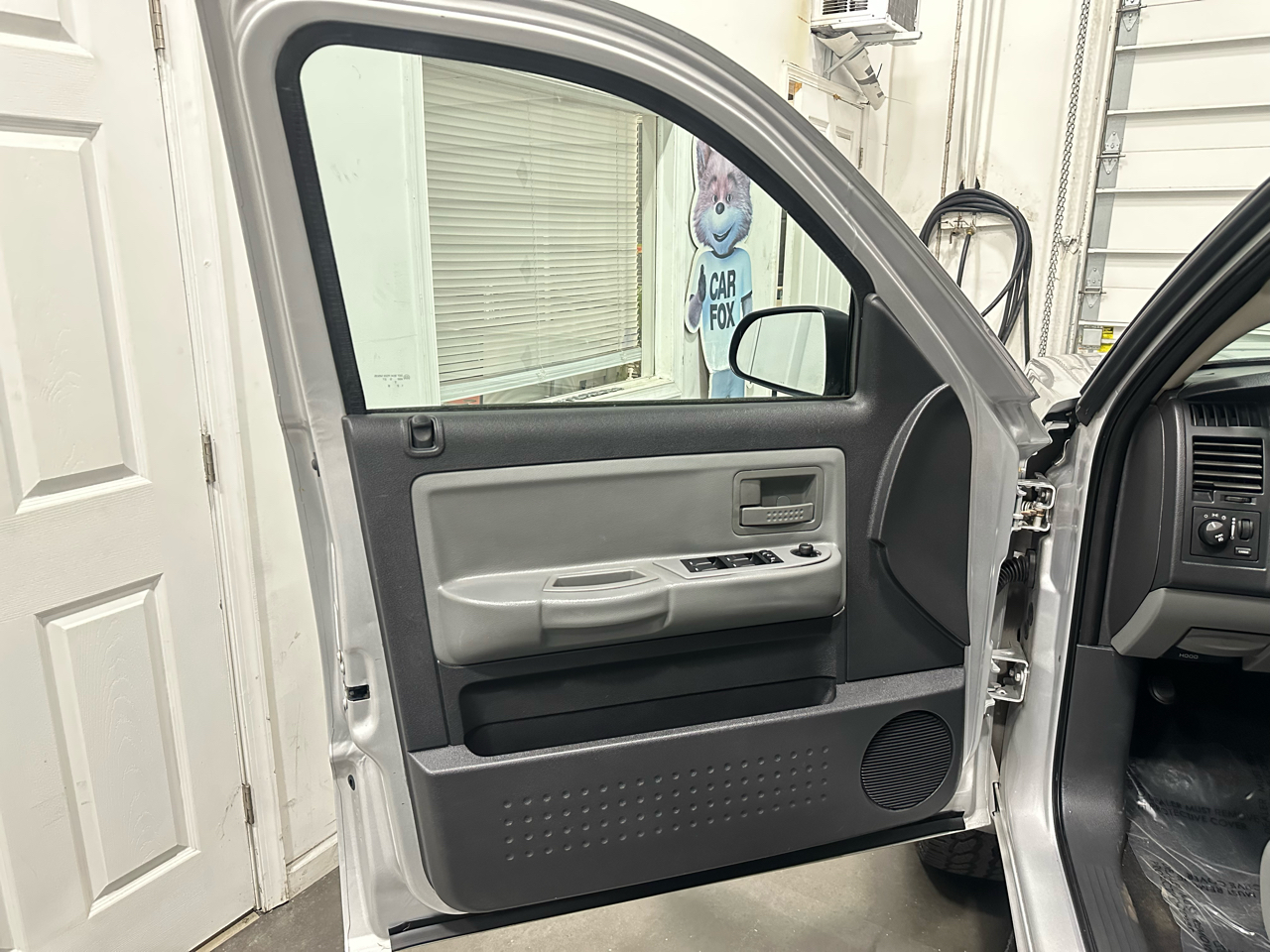 Dodge Dakota SLT Crew Cab 4WD 2010