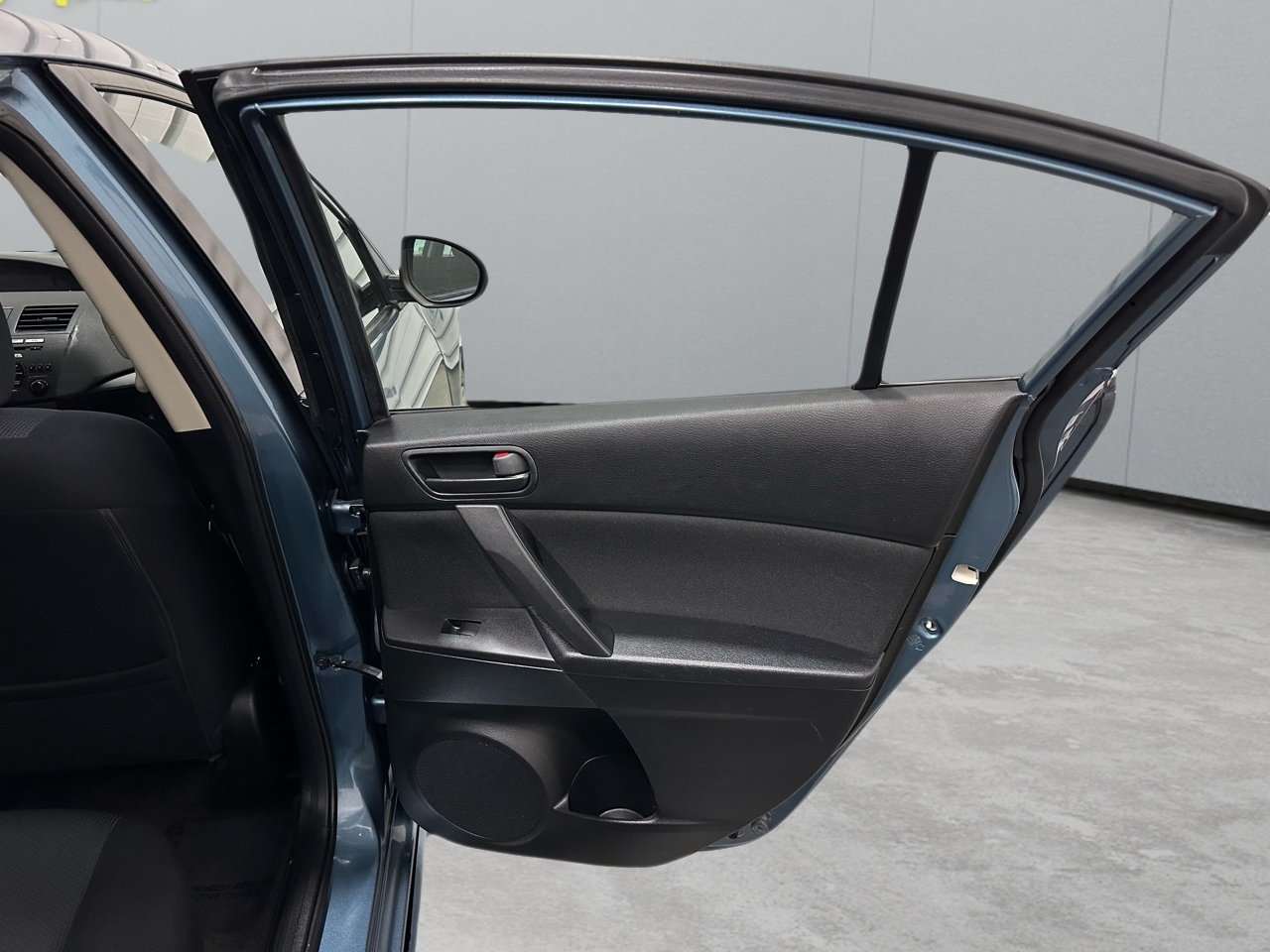 Mazda MAZDA3 i Touring 4-door 2010