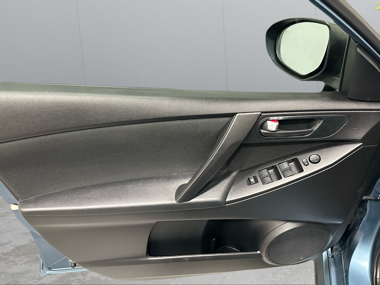 Mazda MAZDA3 i Touring 4-door 2010