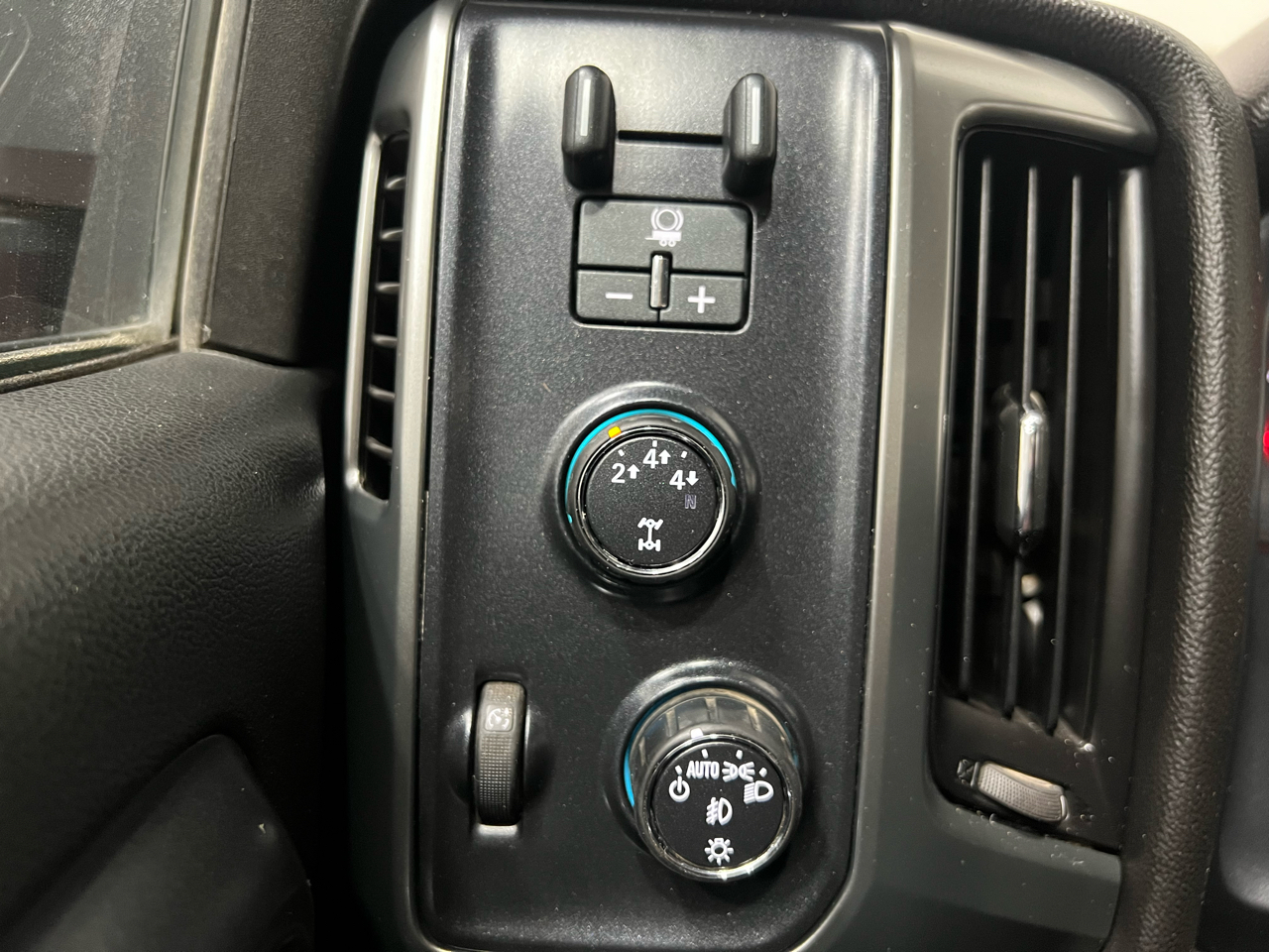 Chevrolet Silverado 2500HD Work Truck Long Box 4WD 2016