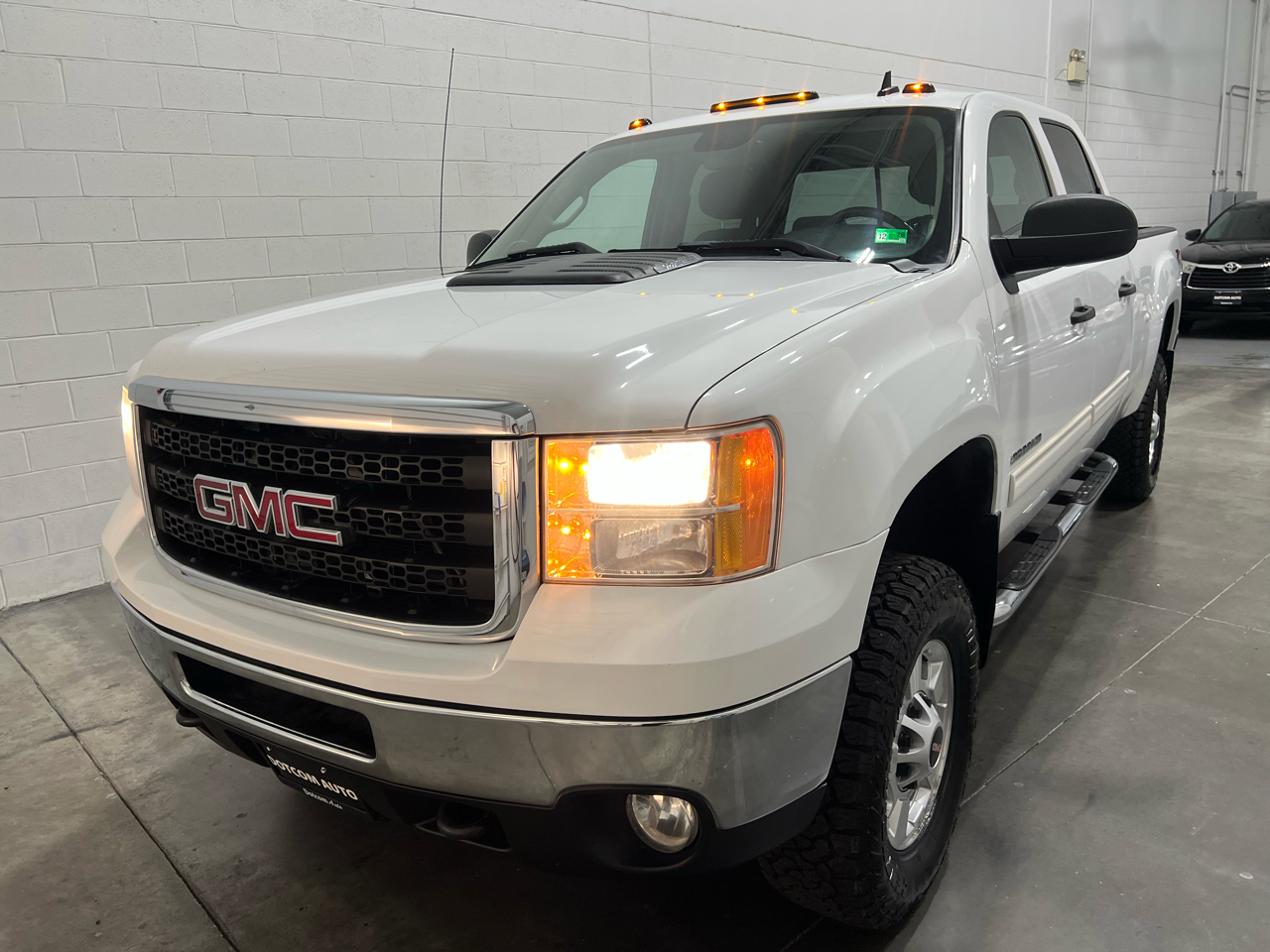 GMC Sierra 2500HD SLE Crew Cab 4WD 2011