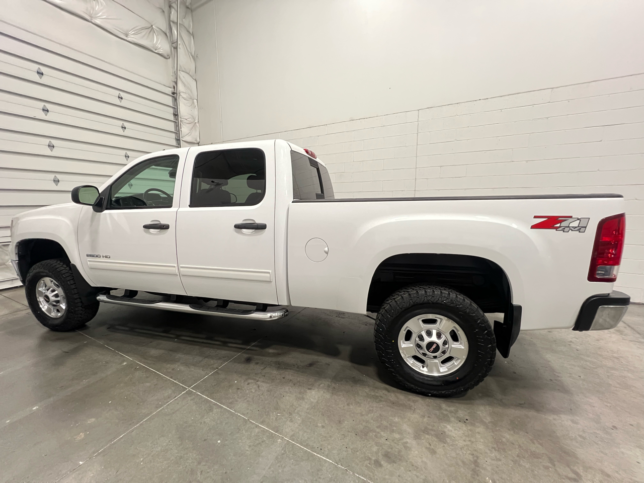 GMC Sierra 2500HD SLE Crew Cab 4WD 2011