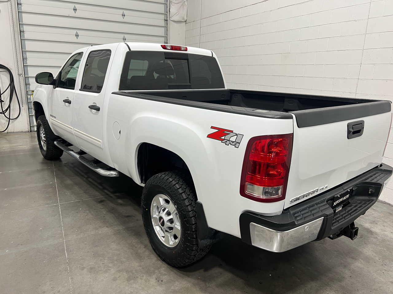 GMC Sierra 2500HD SLE Crew Cab 4WD 2011