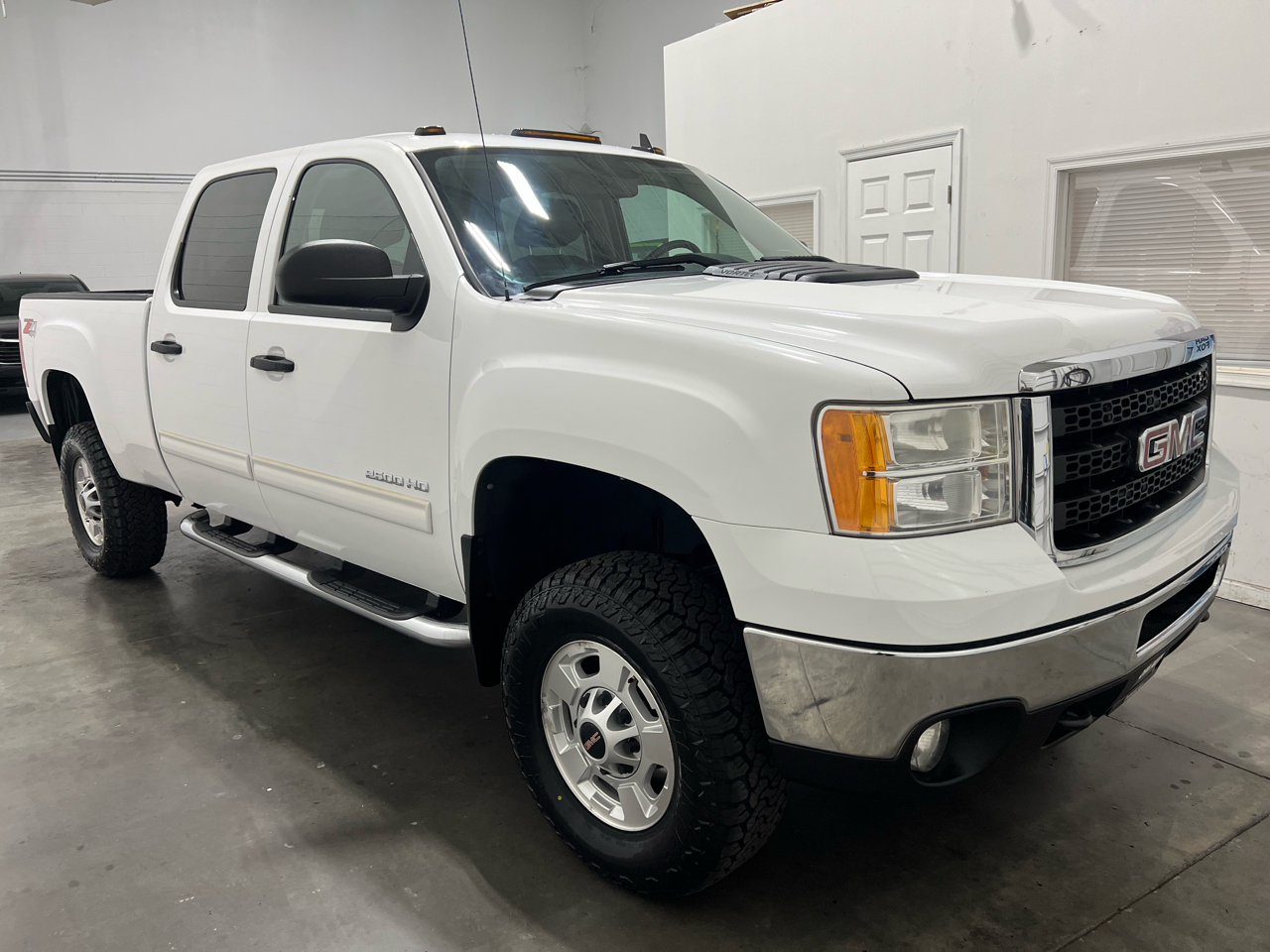 GMC Sierra 2500HD SLE Crew Cab 4WD 2011