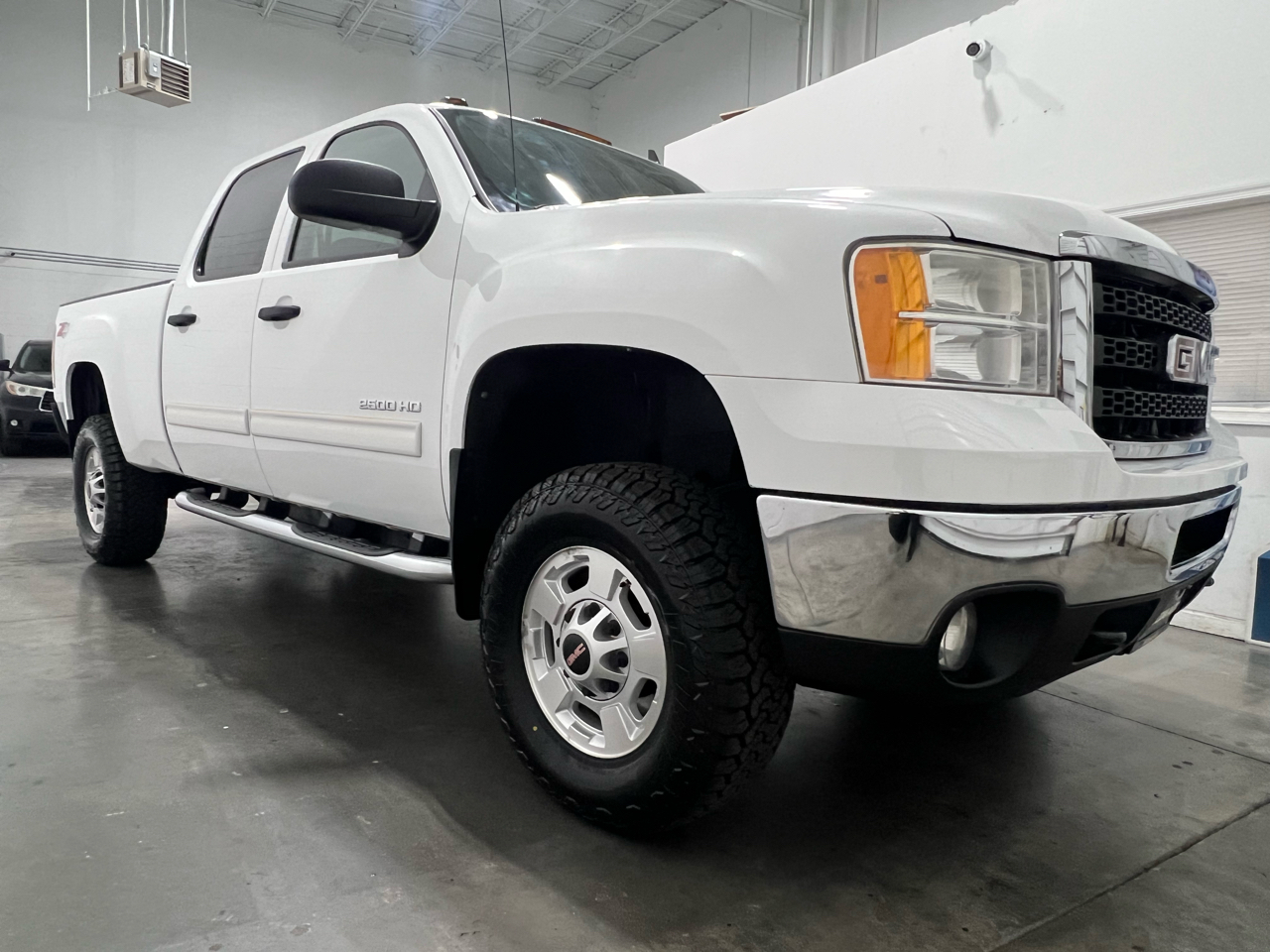 GMC Sierra 2500HD SLE Crew Cab 4WD 2011