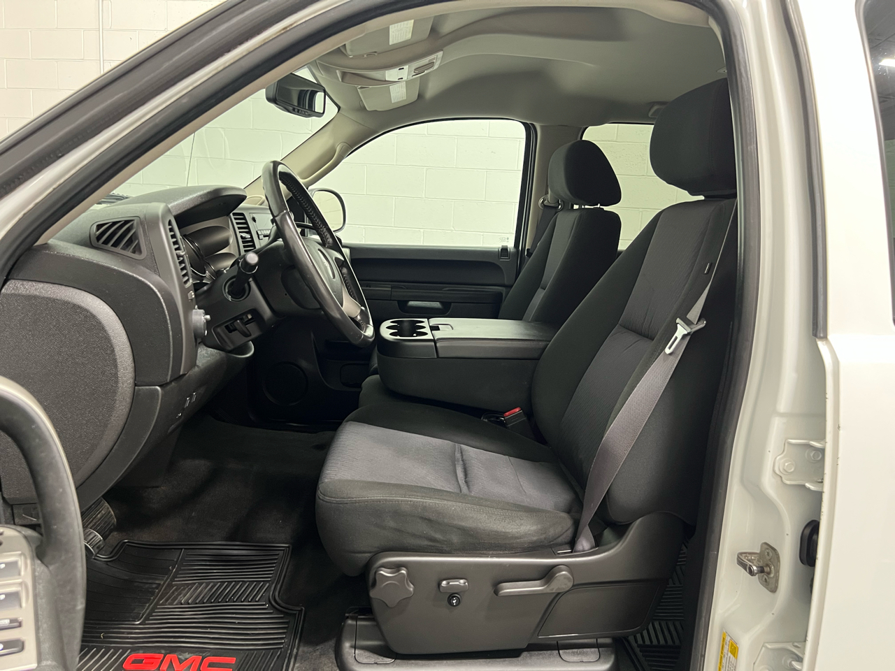 GMC Sierra 2500HD SLE Crew Cab 4WD 2011