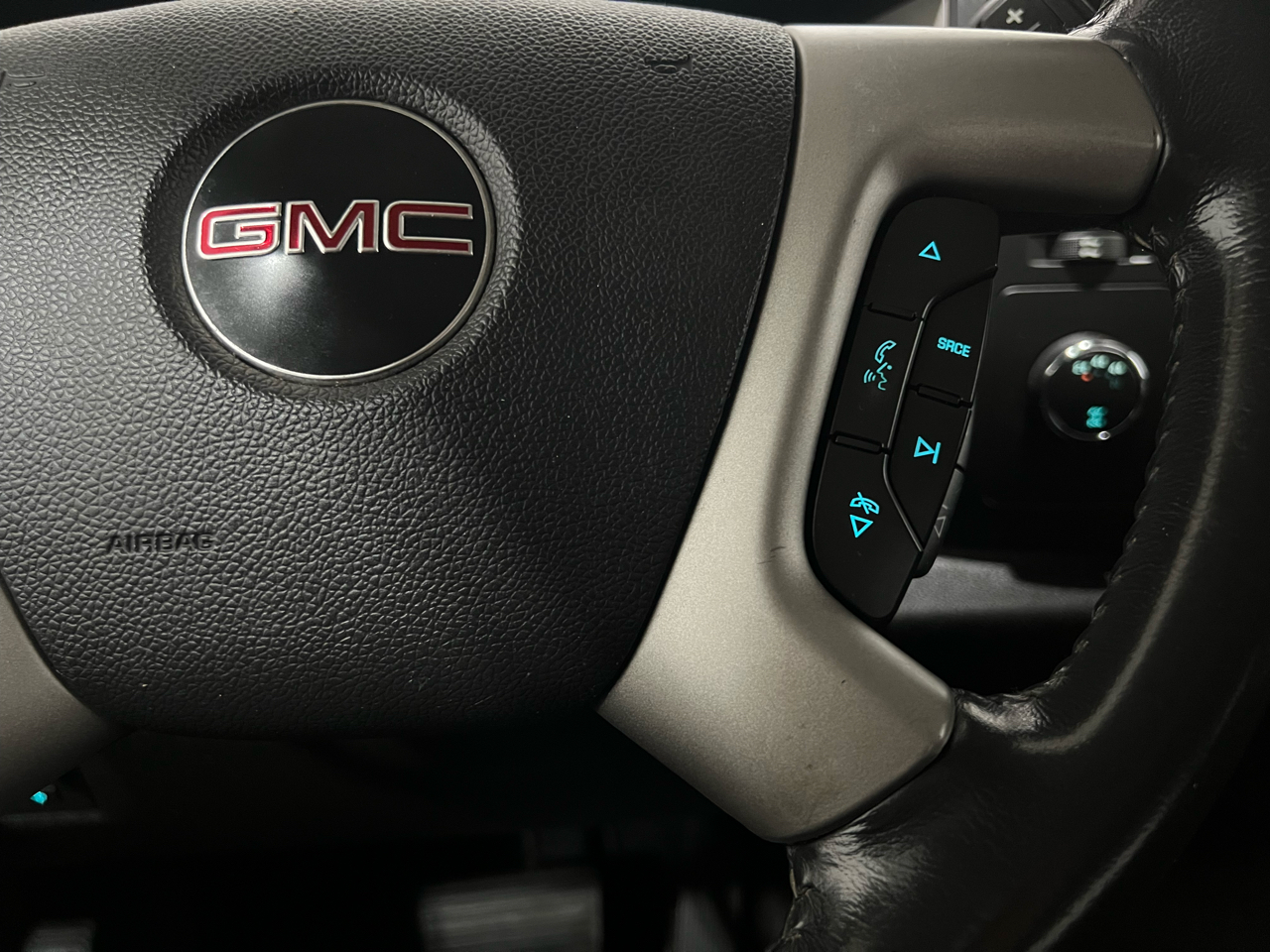 GMC Sierra 2500HD SLE Crew Cab 4WD 2011
