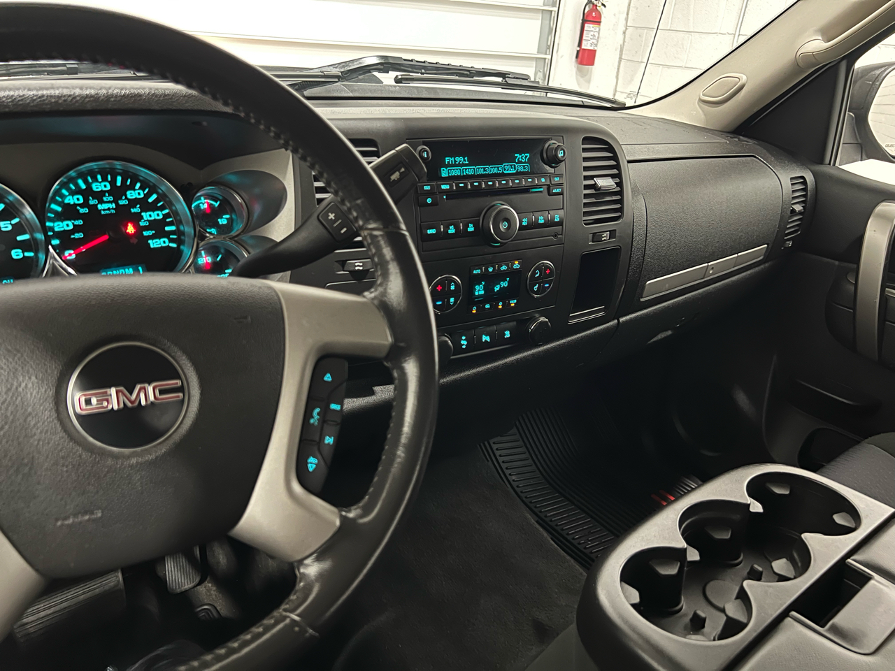 GMC Sierra 2500HD SLE Crew Cab 4WD 2011