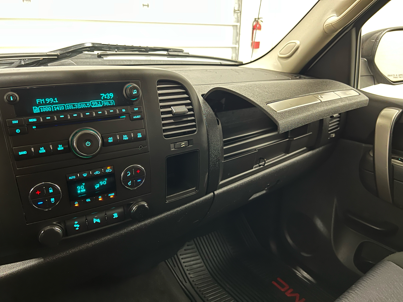 GMC Sierra 2500HD SLE Crew Cab 4WD 2011