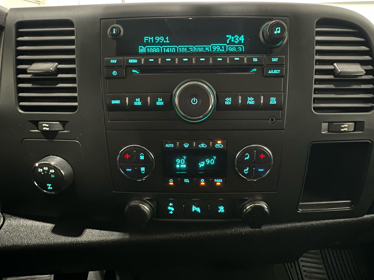 GMC Sierra 2500HD SLE Crew Cab 4WD 2011