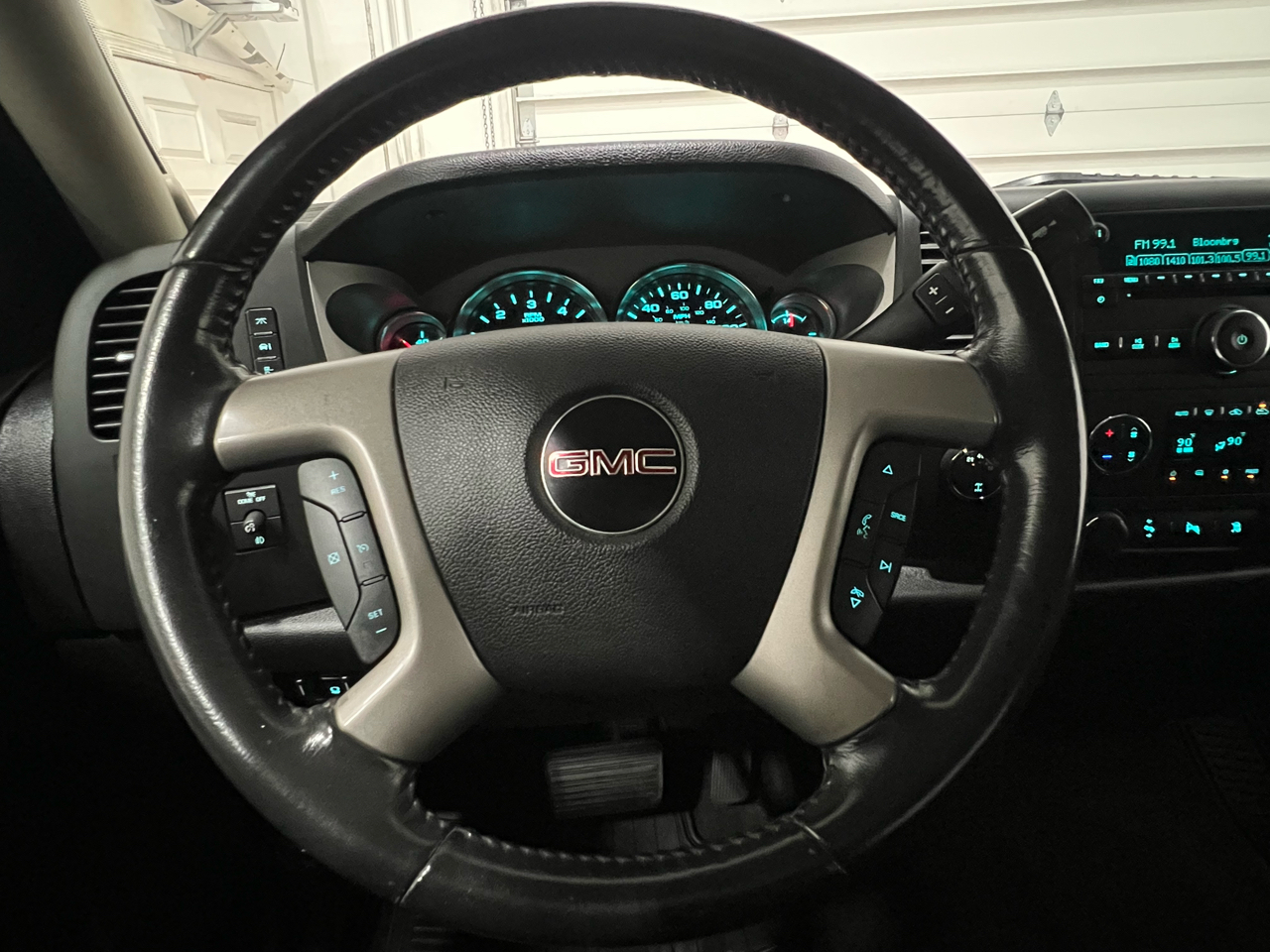 GMC Sierra 2500HD SLE Crew Cab 4WD 2011