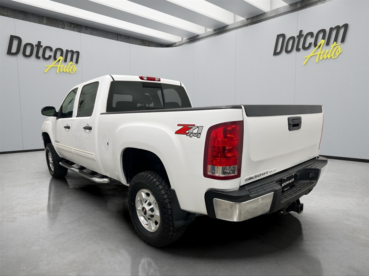 GMC Sierra 2500HD SLE Crew Cab 4WD 2011