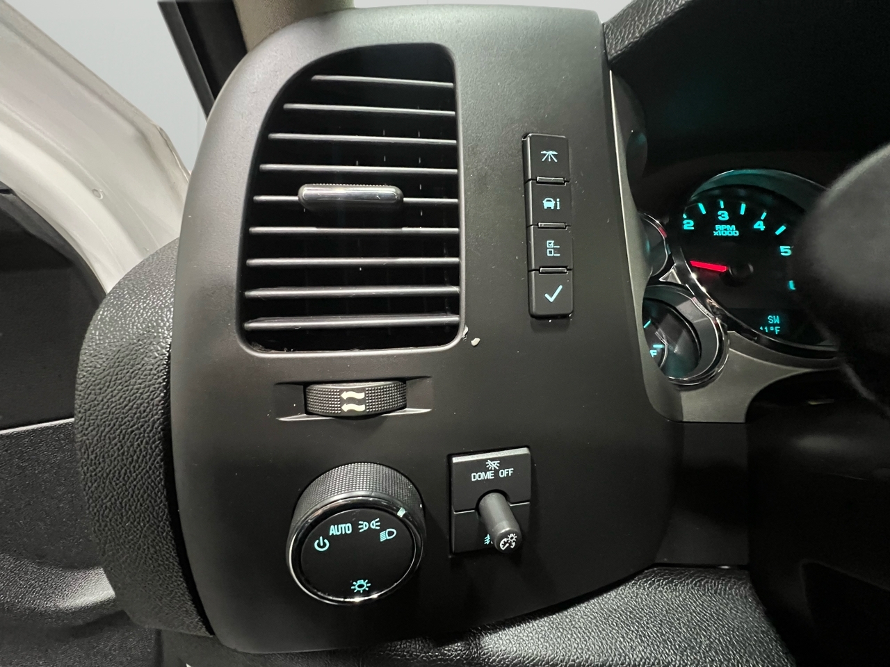 GMC Sierra 2500HD SLE Crew Cab 4WD 2011