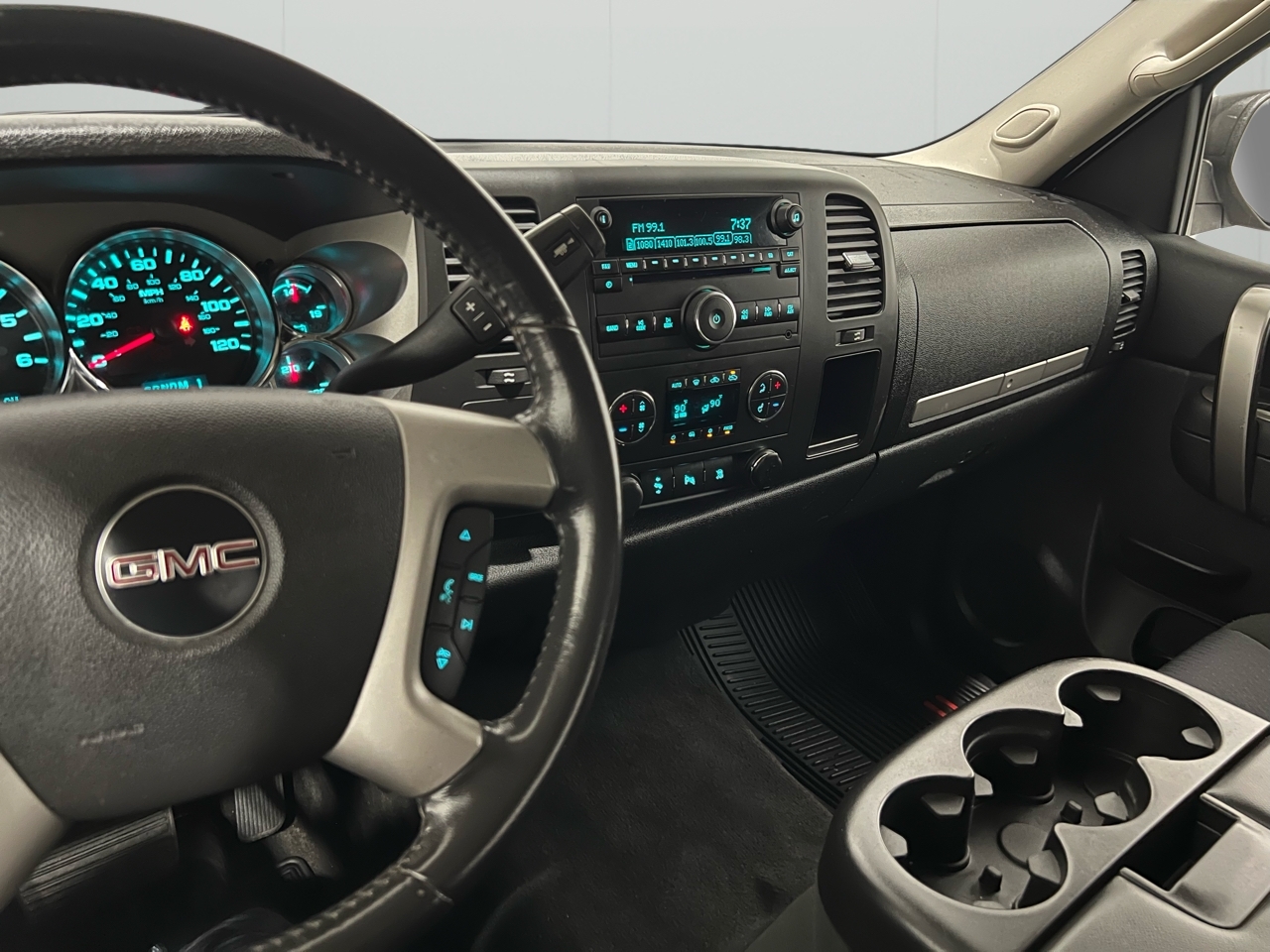 GMC Sierra 2500HD SLE Crew Cab 4WD 2011