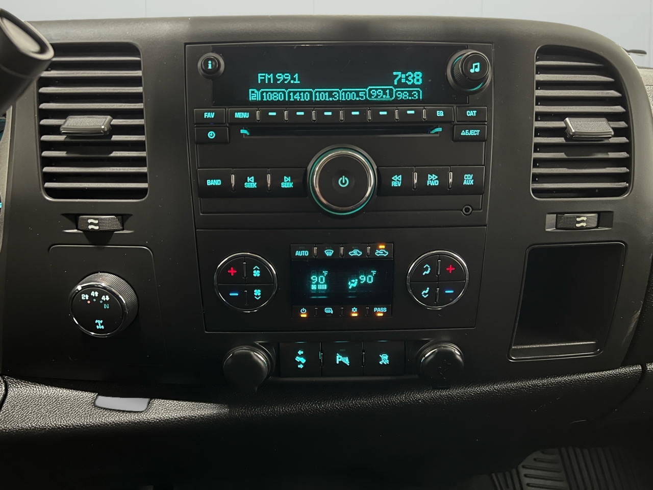 GMC Sierra 2500HD SLE Crew Cab 4WD 2011