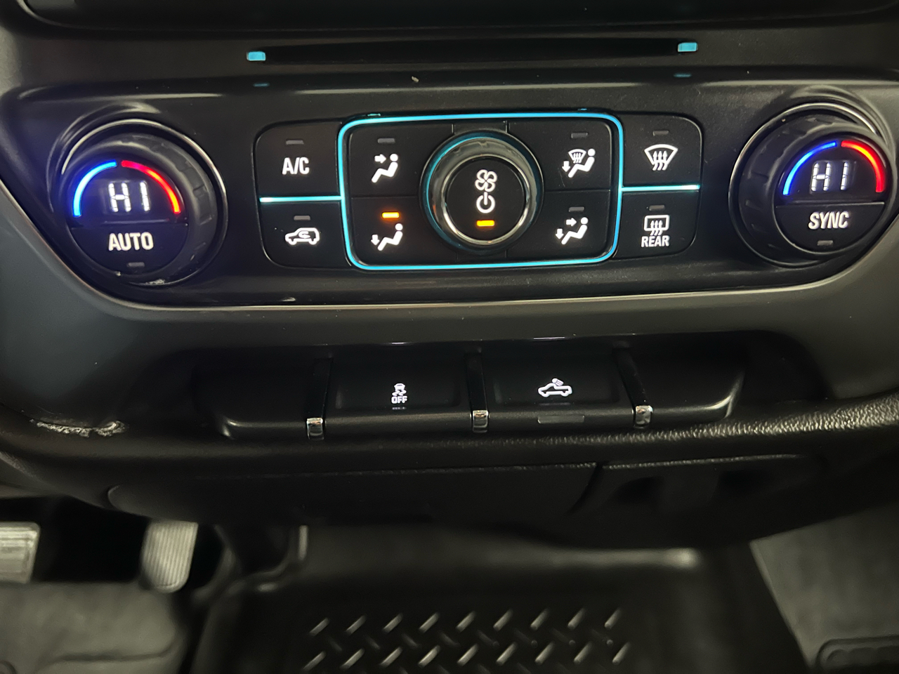 Chevrolet Silverado 2500HD LT Crew Cab Long Box 4WD 2015