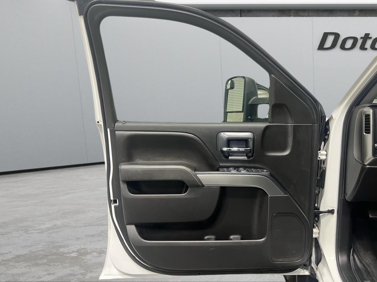 Chevrolet Silverado 2500HD LT Crew Cab Long Box 4WD 2015