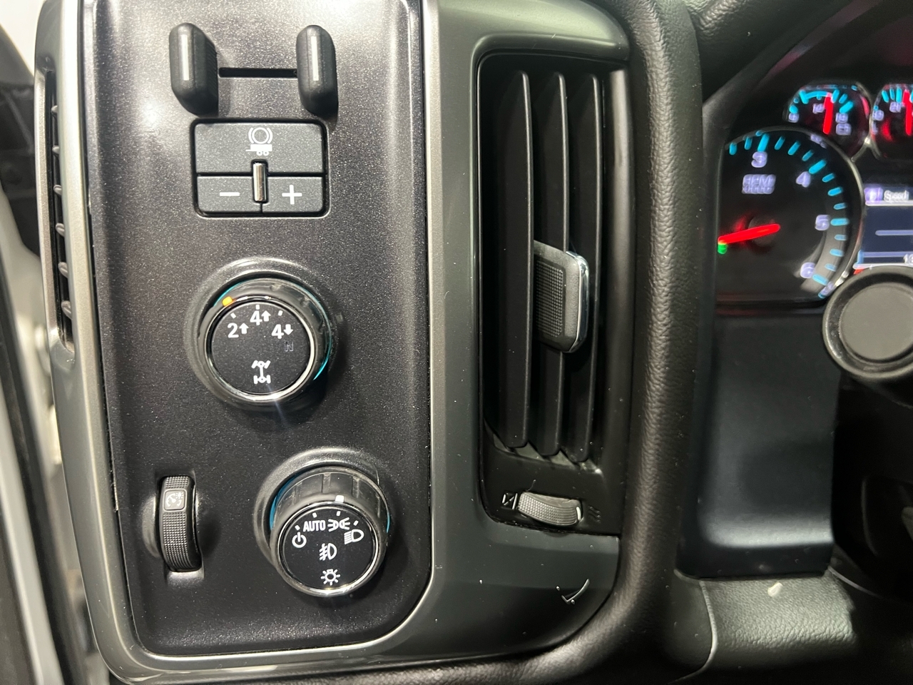 Chevrolet Silverado 2500HD LT Crew Cab Long Box 4WD 2015