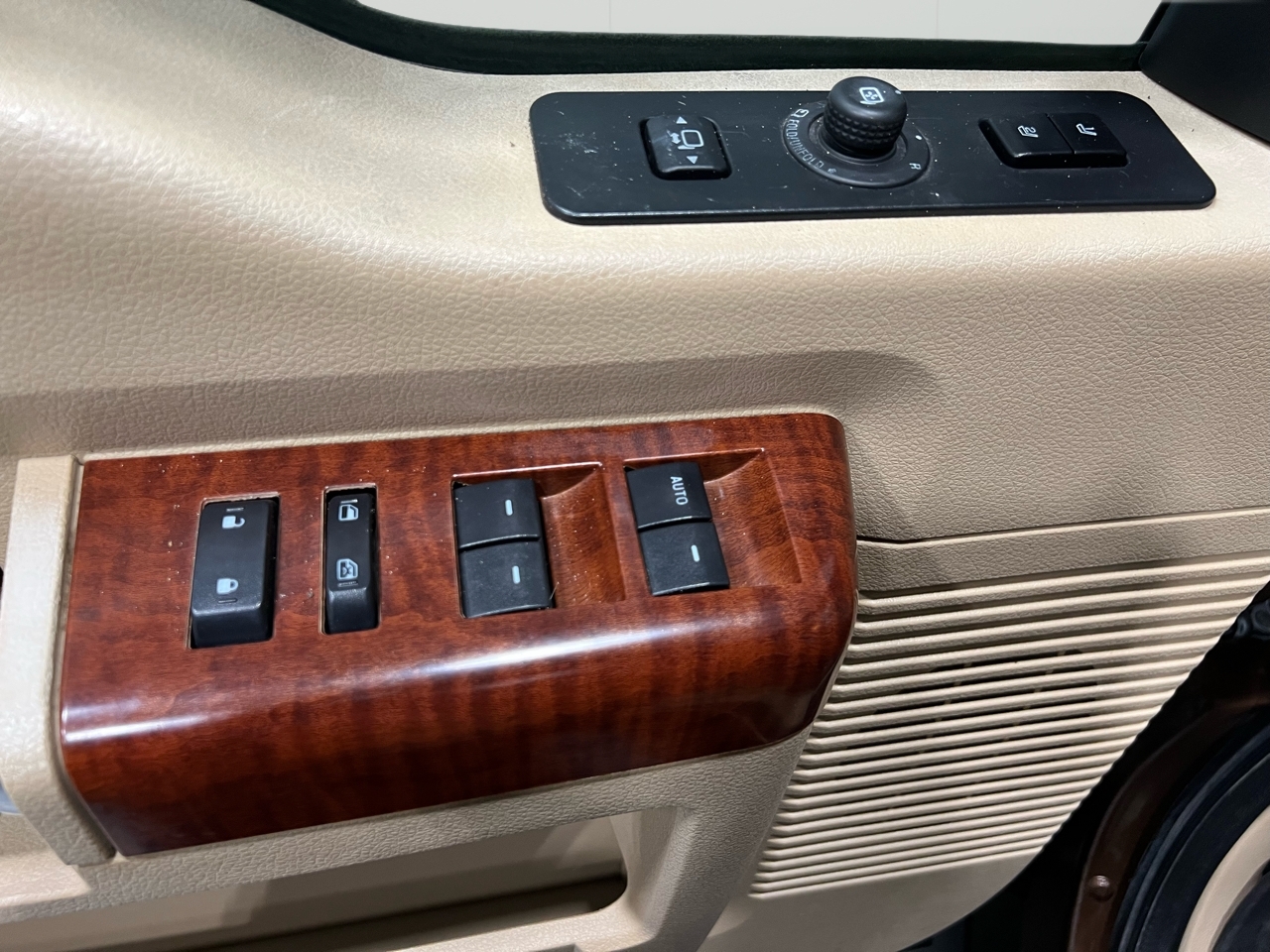 Ford F-250 SD Lariat Crew Cab Long Bed 4WD 2011