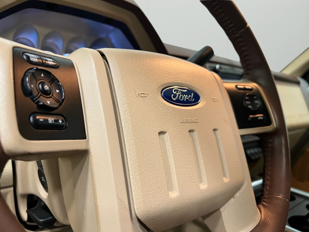 Ford F-250 SD Lariat Crew Cab Long Bed 4WD 2011