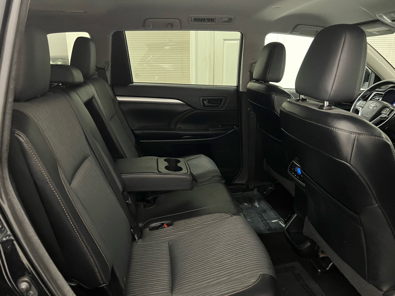 Toyota Highlander LE AWD V6 2016