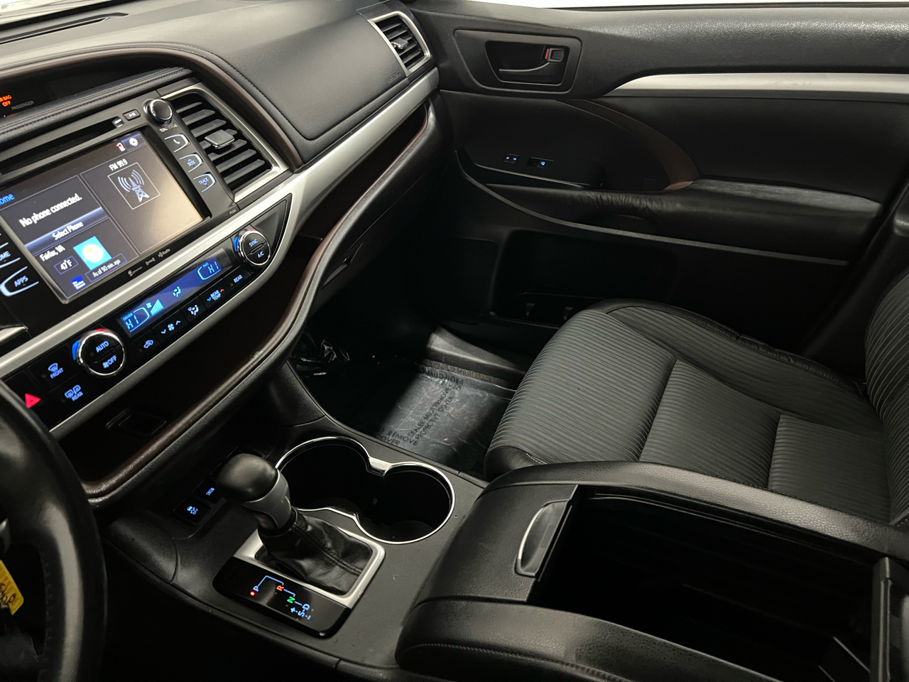 Toyota Highlander LE AWD V6 2016