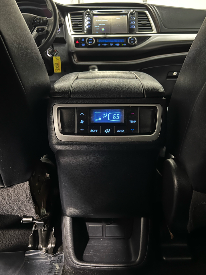 Toyota Highlander LE AWD V6 2016