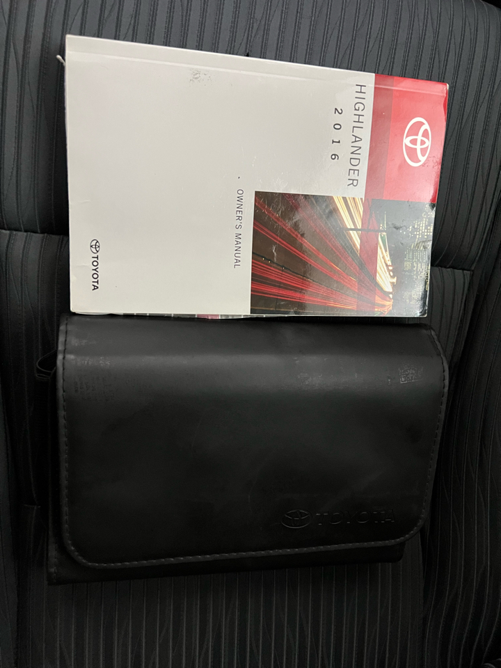 Toyota Highlander LE AWD V6 2016