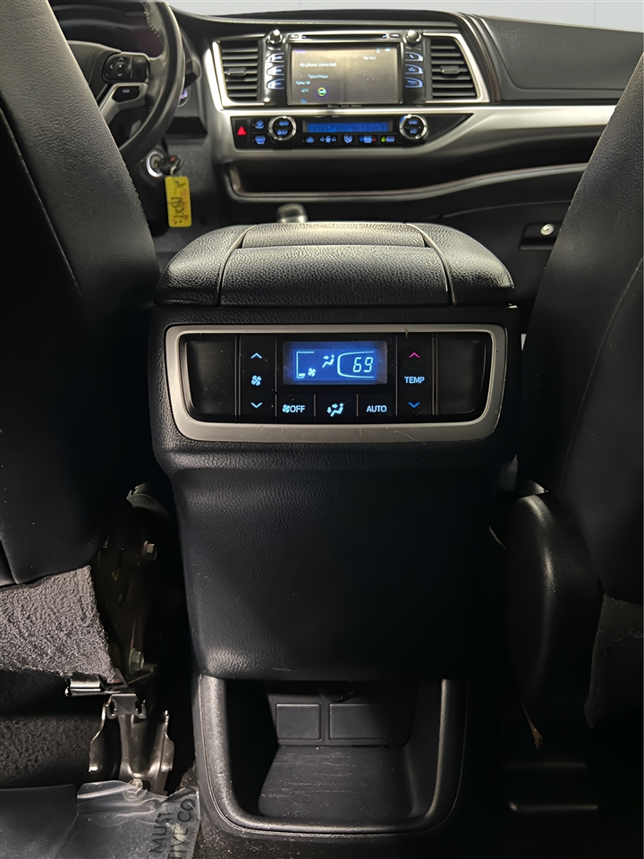 Toyota Highlander LE AWD V6 2016