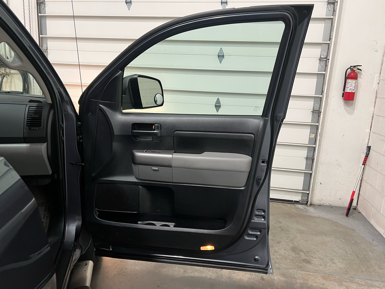 Toyota Tundra Tundra-Grade Double Cab 4.6L 4WD 2010