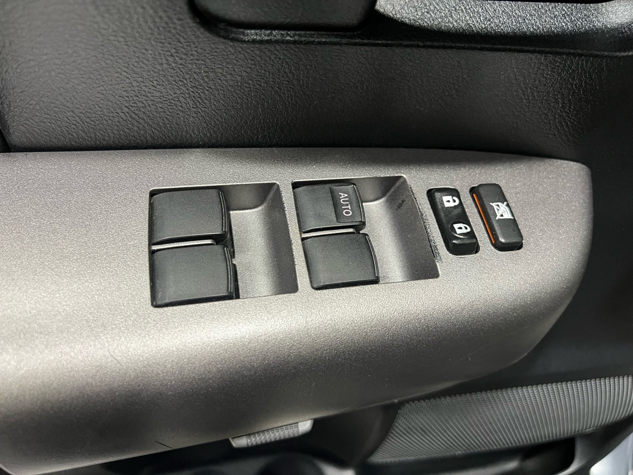 Toyota Tundra Tundra-Grade Double Cab 4.6L 4WD 2010