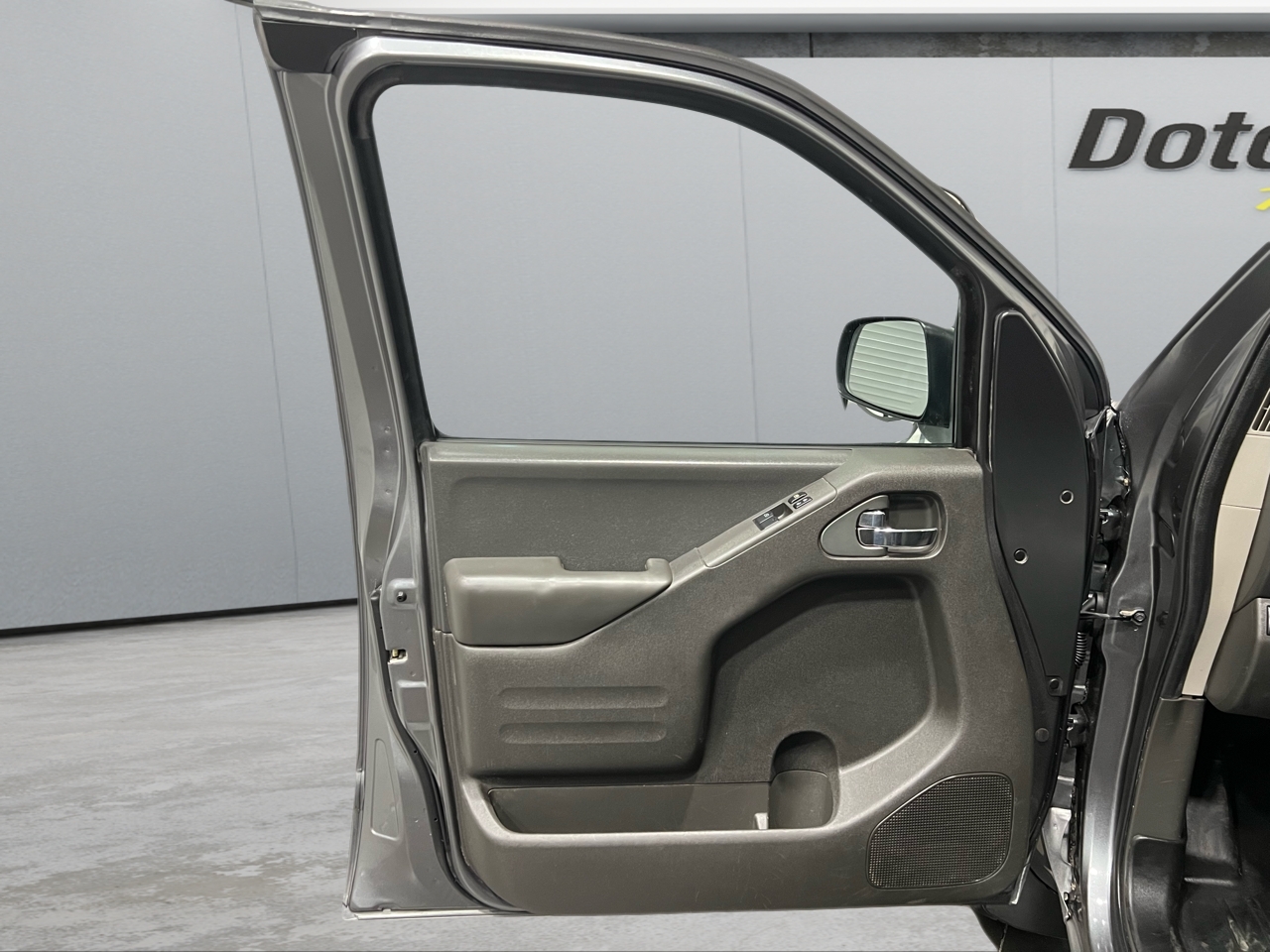 Nissan Frontier S Crew Cab 5AT 4WD 2016