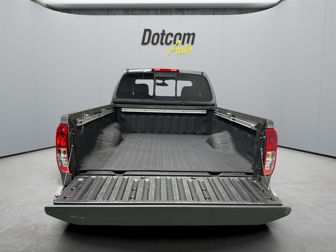 Nissan Frontier S Crew Cab 5AT 4WD 2016