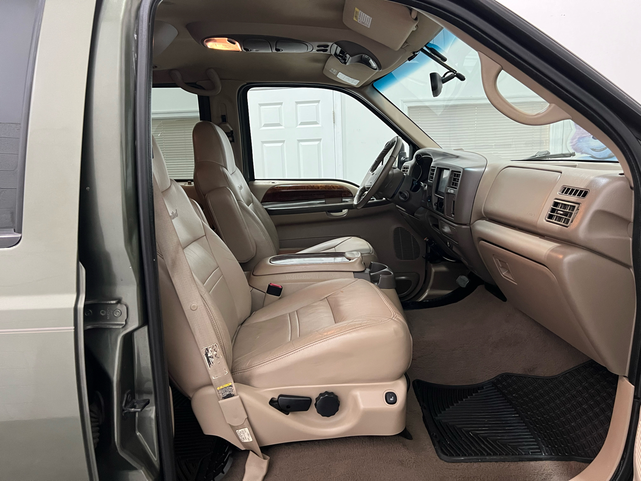 Ford Excursion Limited 4WD 2001