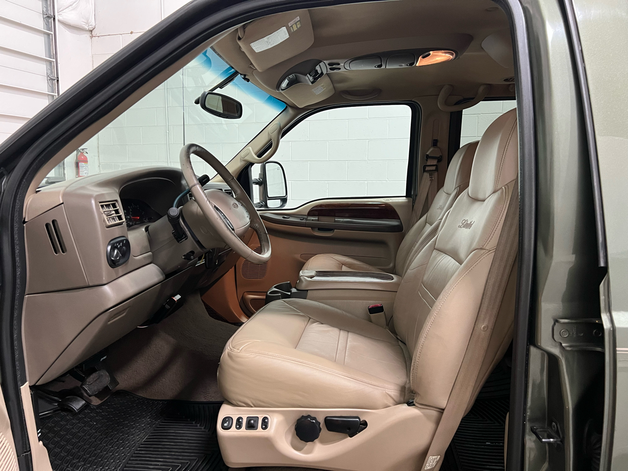 Ford Excursion Limited 4WD 2001