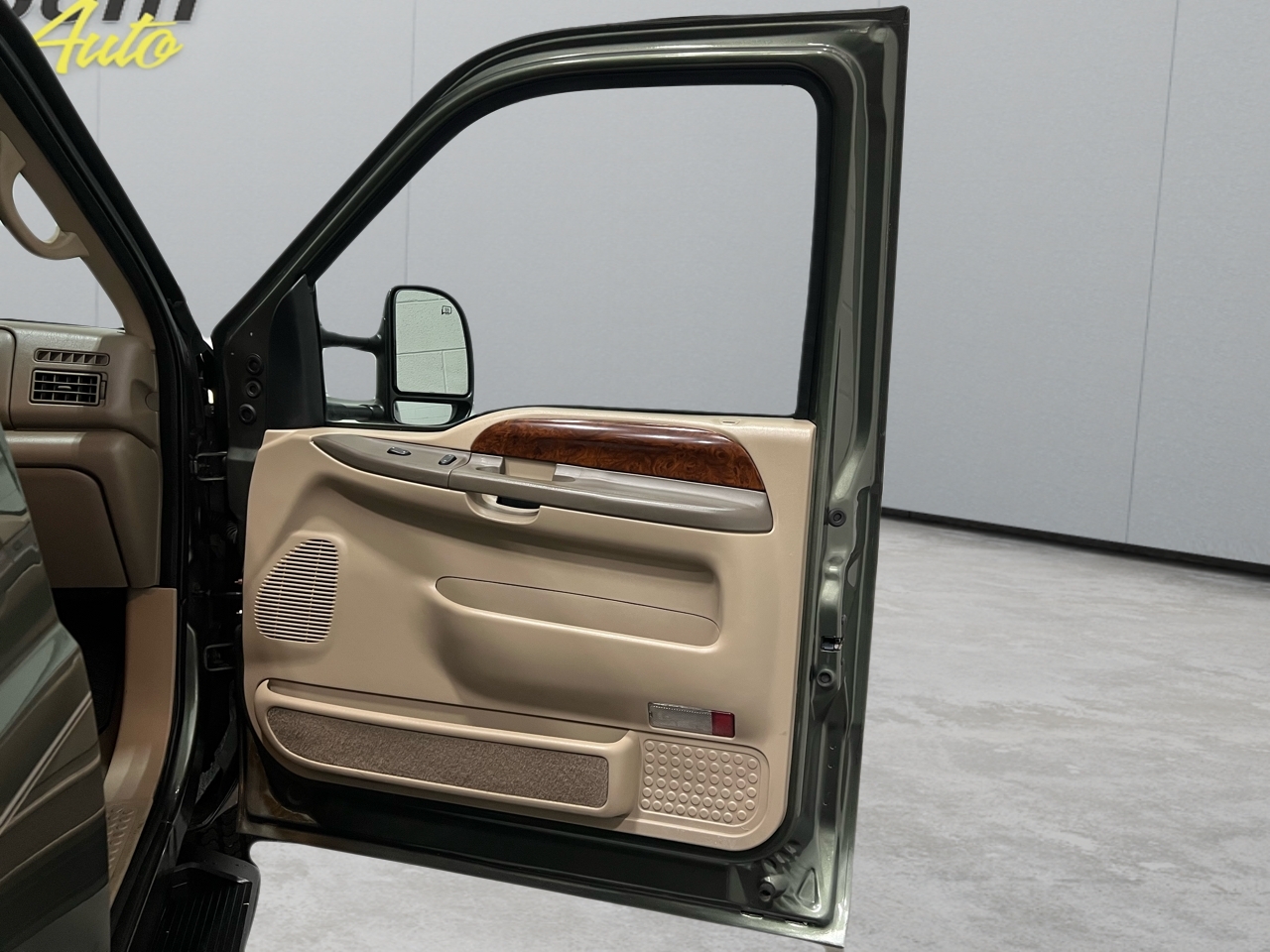 Ford Excursion Limited 4WD 2001