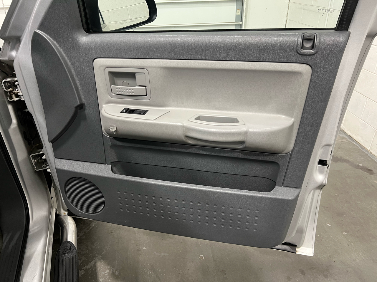 Dodge Dakota SLT Quad Cab 4WD 2005