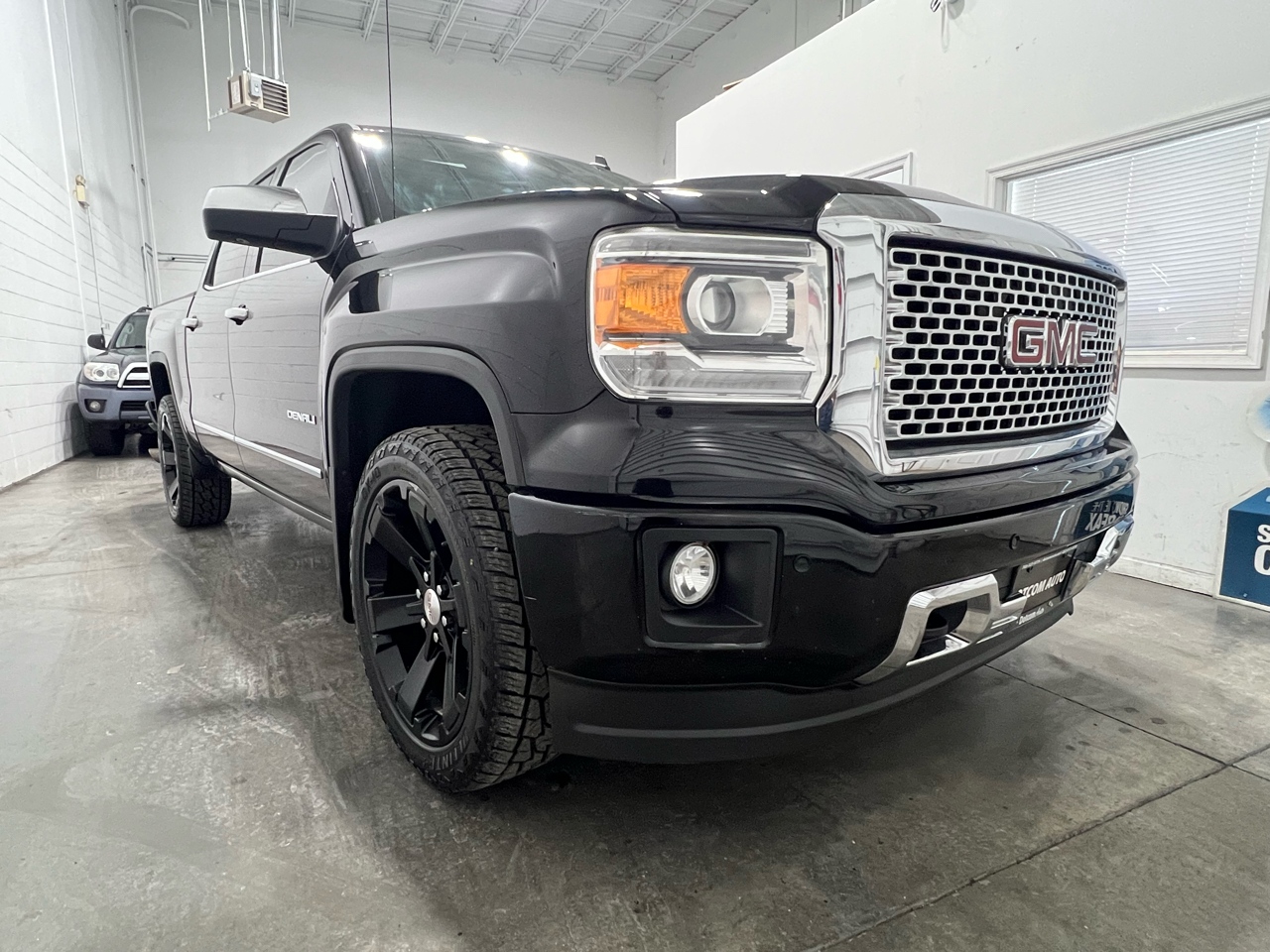 GMC Sierra 1500 Denali Crew Cab 4WD 2014