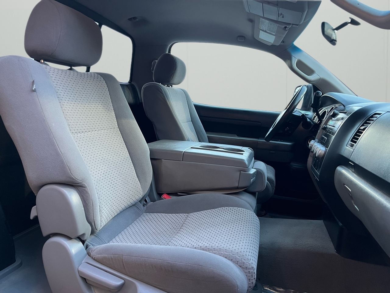 Toyota Tundra Tundra-Grade 5.7L Long Bed 4WD 2010