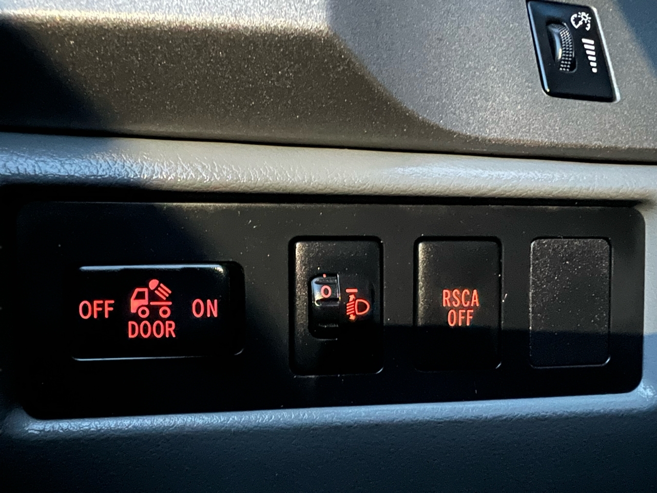 Toyota Tundra Tundra-Grade 5.7L Long Bed 4WD 2010